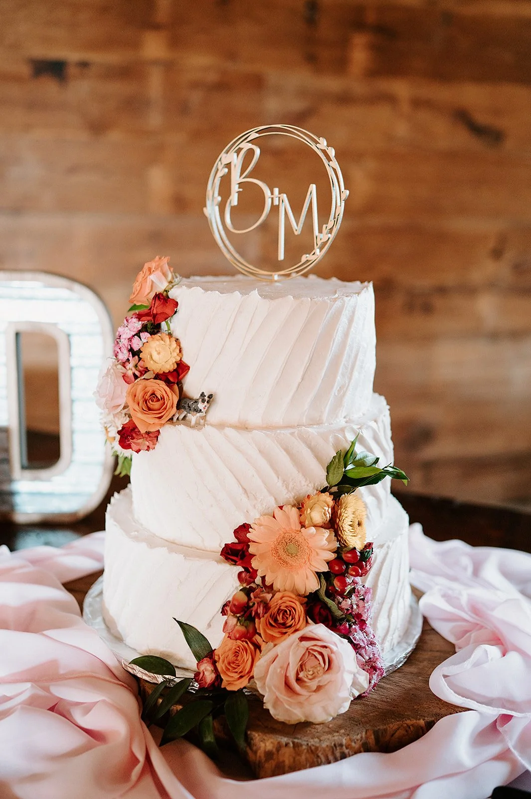 Top Barn Wedding Cakes from Chic Hand-Painted Cakes to intricate